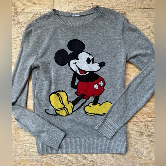 Disney Sweaters - Woman’s vintage Mickey mouse sweater